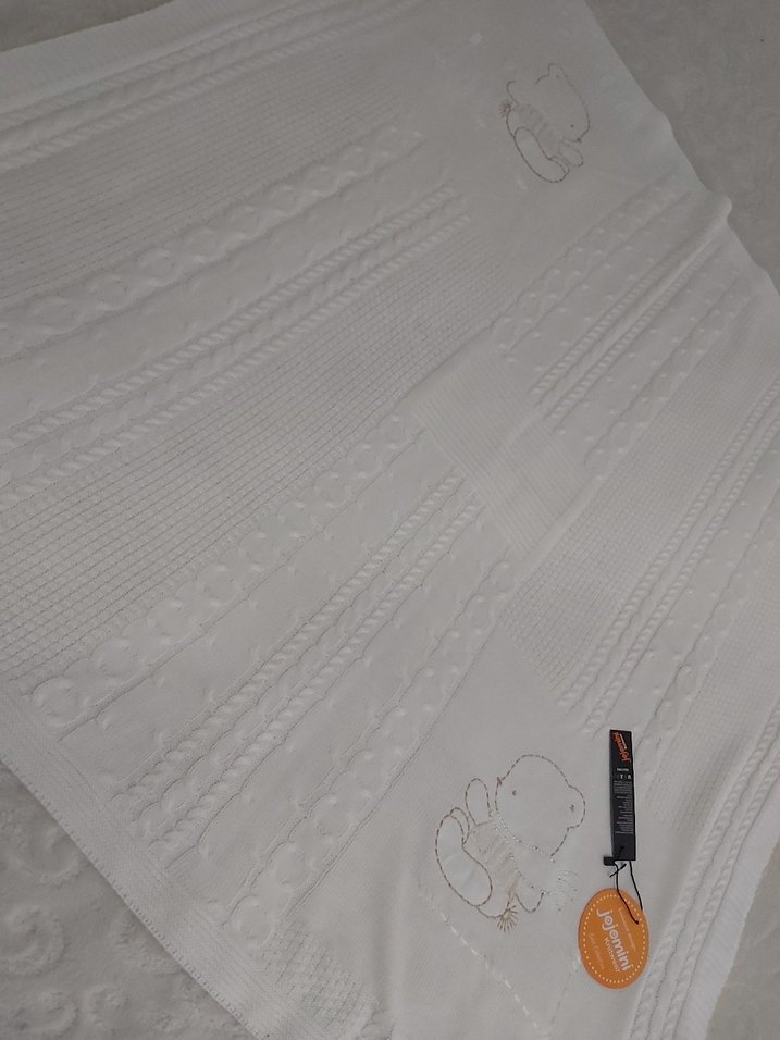 Beyaz Örgü Desenli Çocuk Battaniyesi - Görsel 3