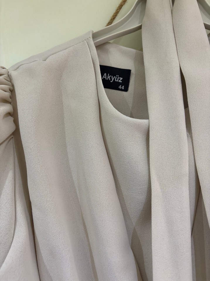 Bej V Yaka Drapeli Uzun Kadın Elbise - Görsel 4