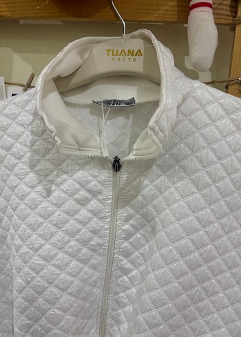 Beyaz Nakış Detaylı Kadın Mini Ceket - Görsel 4