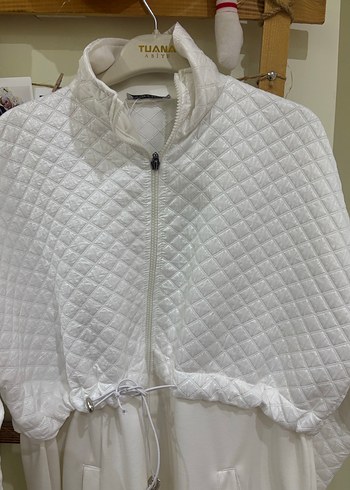 Beyaz Nakış Detaylı Kadın Mini Ceket - Görsel 3