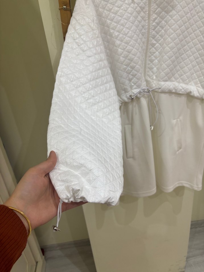 Beyaz Nakış Detaylı Kadın Mini Ceket - Görsel 2