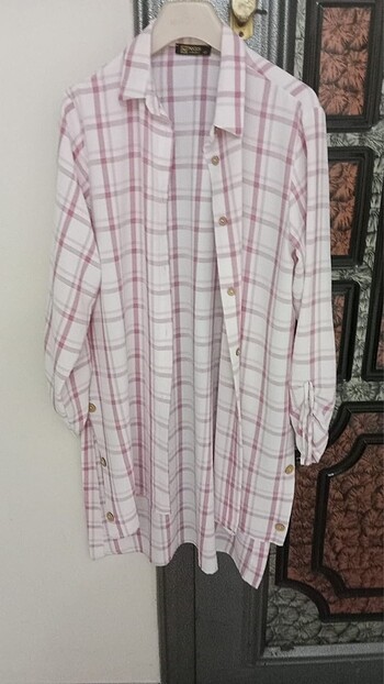 Pembe gomlek