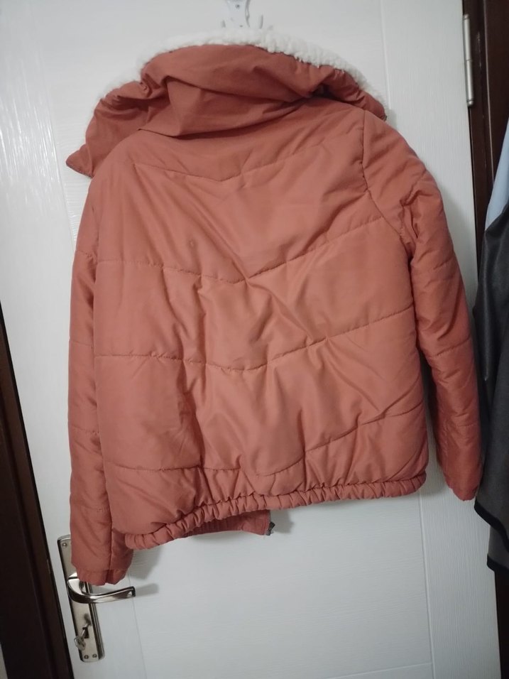 Peluş Detaylı Bej Kadın Kışlık Mont - Görsel 4