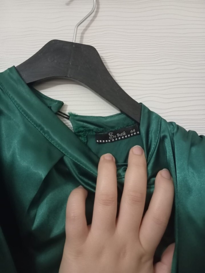 Parlak Yeşil Drapeli Uzun Elbise - Görsel 3