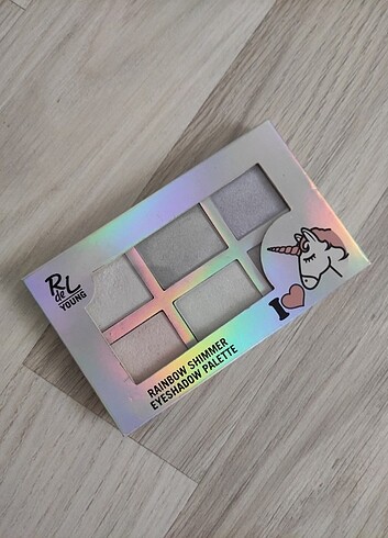Rival de Loop Young Rainbow Shimmer Aydınlatıcı Far Paleti