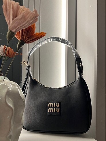 Beden miu miu siyah deri çanta sıfır ürün