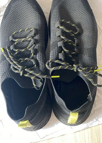 Siyah ve Sarı Erkek Spor Ayakkabı Bağcıkları - Görsel 2
