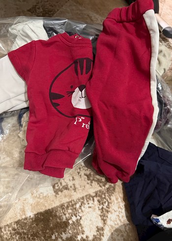 Kırmızı Örgü Nakışlı Bebek Tulumu - Görsel 7