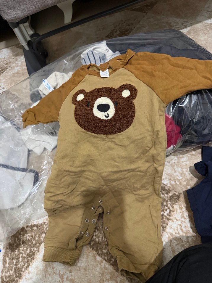 Kırmızı Örgü Nakışlı Bebek Tulumu - Görsel 3