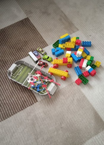  Beden Renkli Lego Blokları ve Arabalar