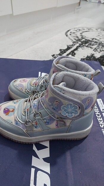 LC Waikiki Kız çocuk bot