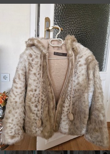 Zara Kurk Bambi Leopar Desenli Pelus Kapusonlu Ceket