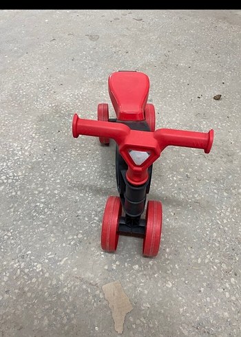 Kırmızı Çocuk Üç Tekerlekli ilk Bisikletim denge bisikleti
