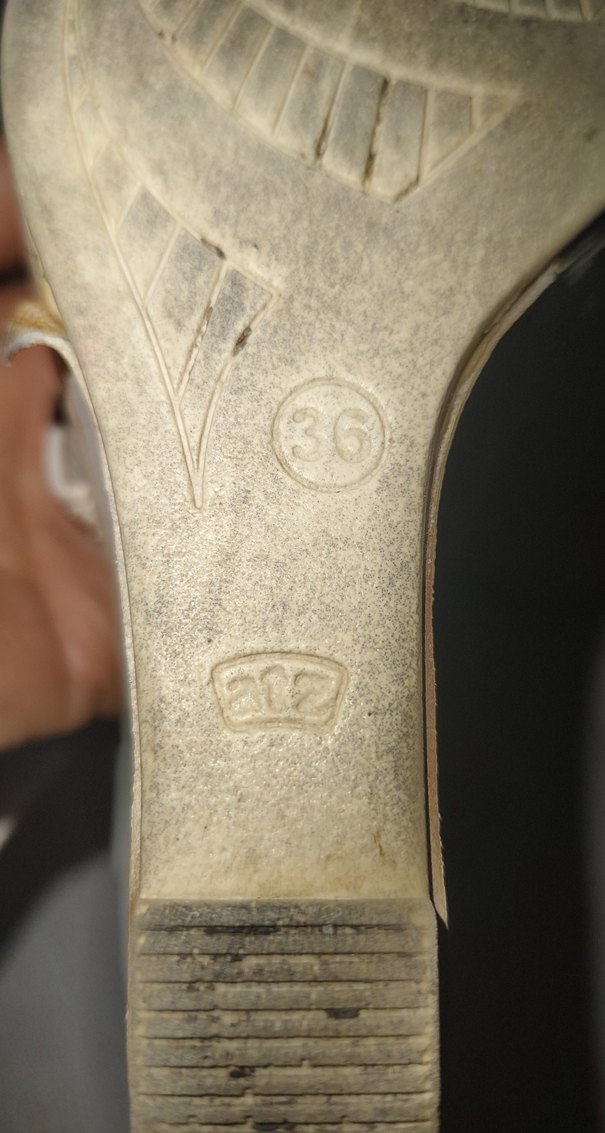 Beyaz Kadın Dolgu Topuklu Sandalet - Görsel 2