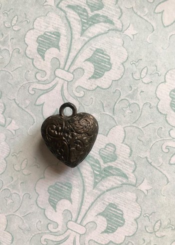 Antik işlemeli kalp charm - Görsel 5