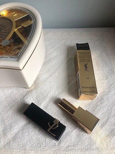 Yves Saint Laurent YSL rouge pur couture the bold no 10 ruj