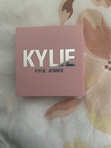 KYLIE JENNER ALLIK
