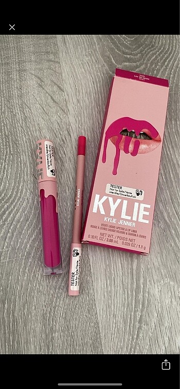 KYLIE JENNER DUDAK KALEMİ VE RUJ