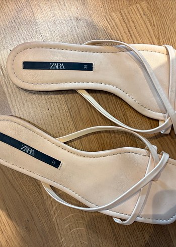 Zara Parmak Arası Terlik