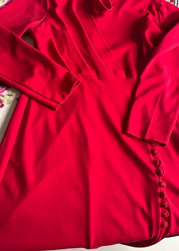 Uzun Kırmızı Drapeli V Yaka Elbise - Görsel 6