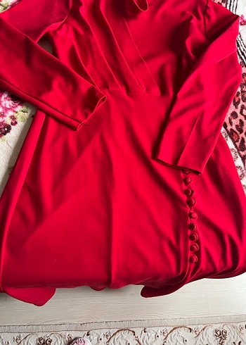 Uzun Kırmızı Drapeli V Yaka Elbise - Görsel 5