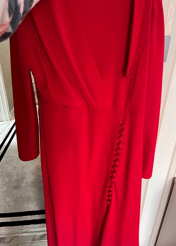 Uzun Kırmızı Drapeli V Yaka Elbise - Görsel 2