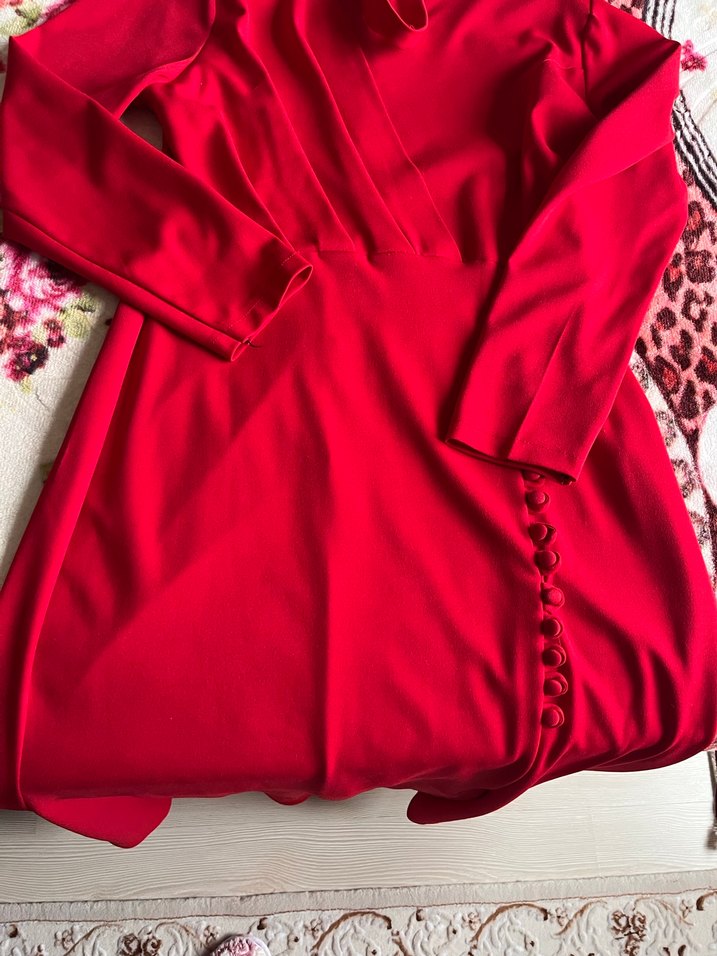 Uzun Kırmızı Drapeli V Yaka Elbise - Görsel 5