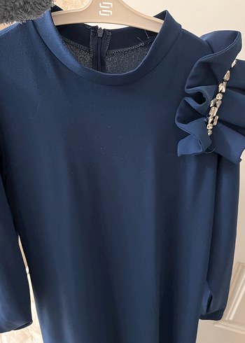 Uzun Kollu Mavi Fırfırlı Elbise - Görsel 2