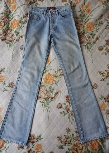 Şık mavi kot pantolon
