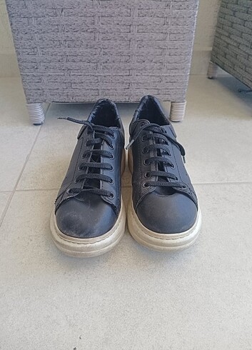 Alexander McQueen 35 numara erkek çocuk ayakkabısı