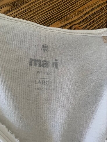 Beyaz mavi marka tişört