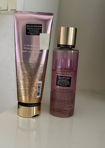 Beden Renk Victoria's Secret Velvet Petals Vücut spreyi ve losyon