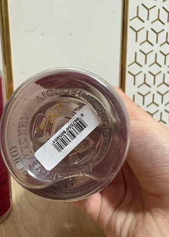 Victoria's Secret romantic vücut spreyi - Görsel 4