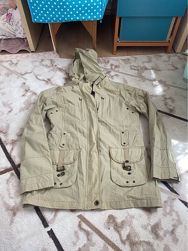 Pull and Bear Yağmurluk