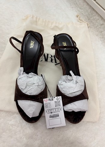 Zara Kahverengi Süet Topuklu Sandalet - Görsel 4