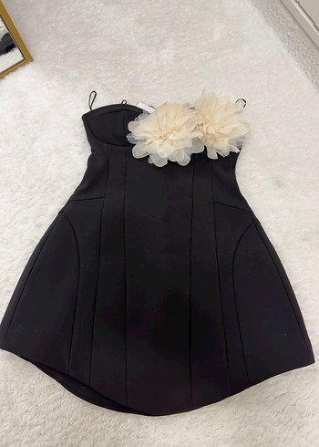 Zara Siyah Straplez Mini Elbise Çiçek Detaylı - Görsel 5