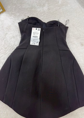 Zara Siyah Straplez Mini Elbise Çiçek Detaylı - Görsel 6