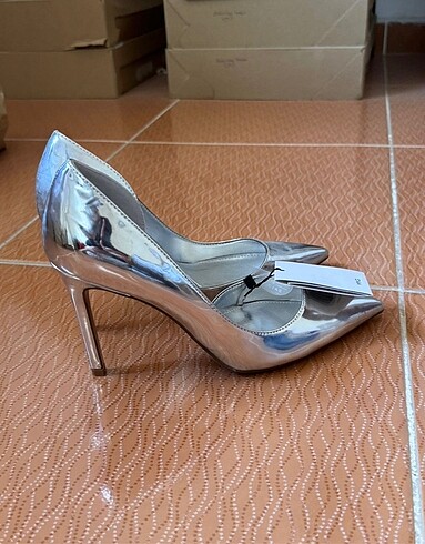 37 Beden beyaz Renk Mango Stiletto Ayakkabı