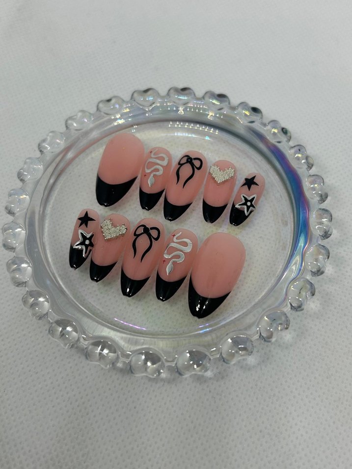 Siyah Tasarımlı Takma Tırnak - Görsel 2