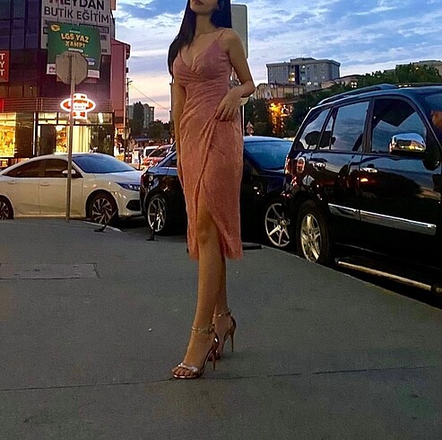 Simli pembe elbise