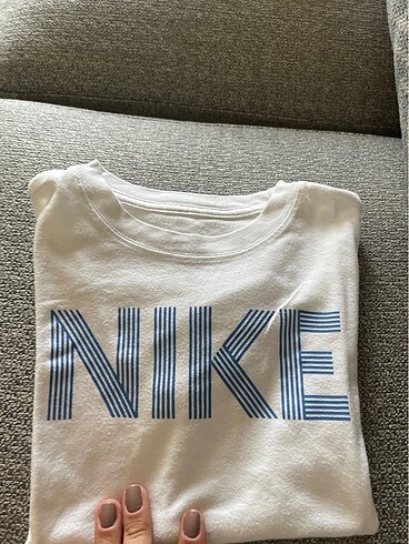 6 Yaş Beden beyaz Renk Nike tshirt