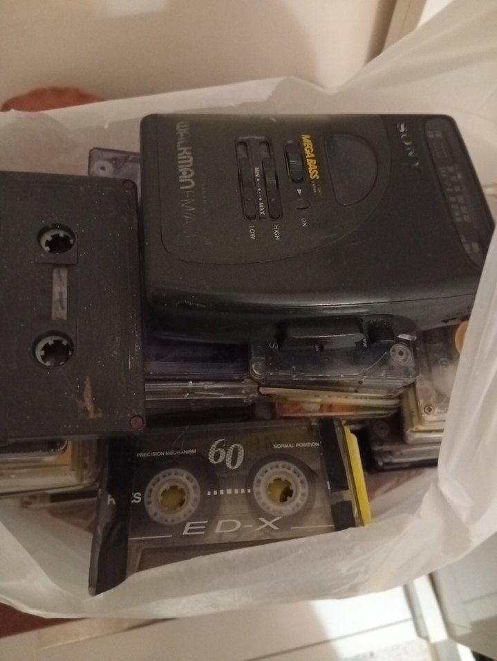 91 adet kaset karışık ve Walkman Çalar - Görsel 3