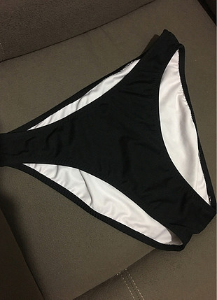 Siyah bikini altı