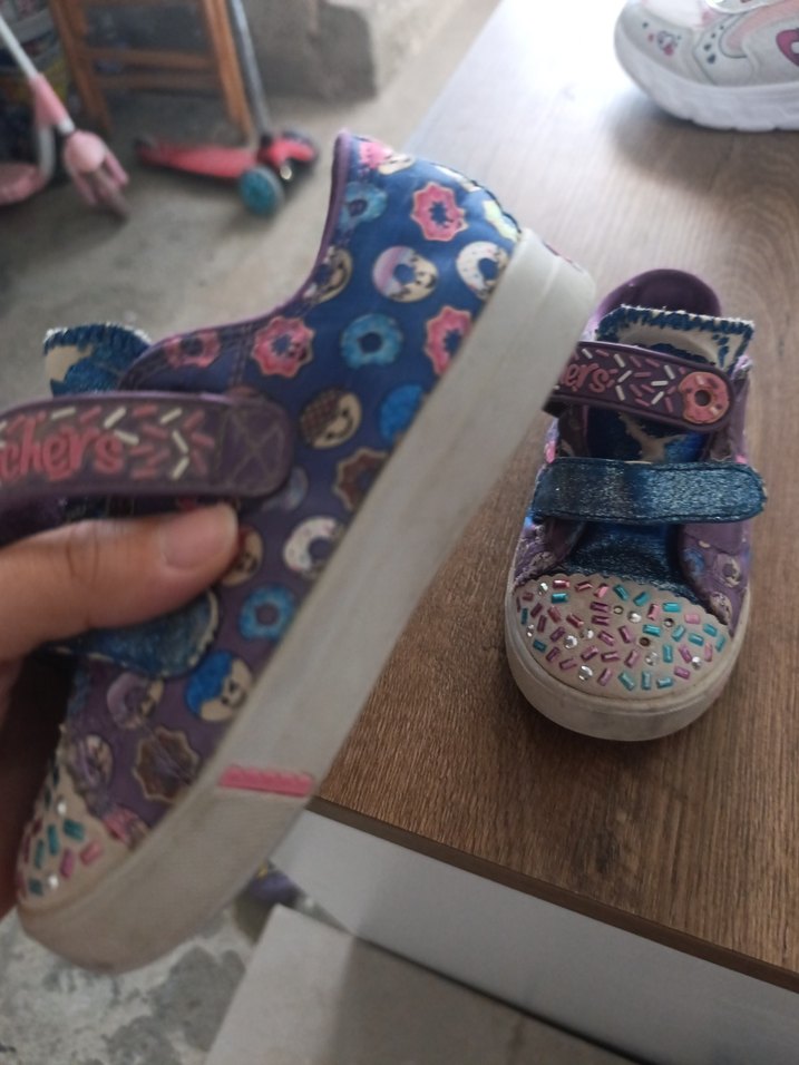 Skechers Kız Çocuk Renkli Bağcıklı Spor Ayakkabı - Görsel 2