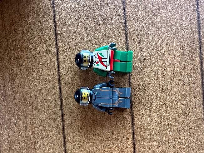 Lego yarış pilotu figür