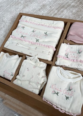 Pembe Nakışlı Örgü Bebek Kız Hastane Kıyafeti - Görsel 2