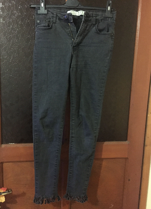 28 Beden Gri paçaları püsküllü pantalon