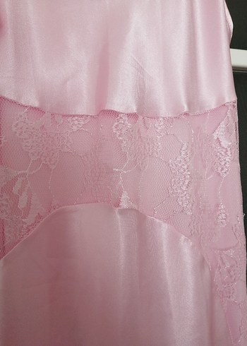 44 Beden pembe Renk Pembe Uzun Parlak Askılı Gecelik