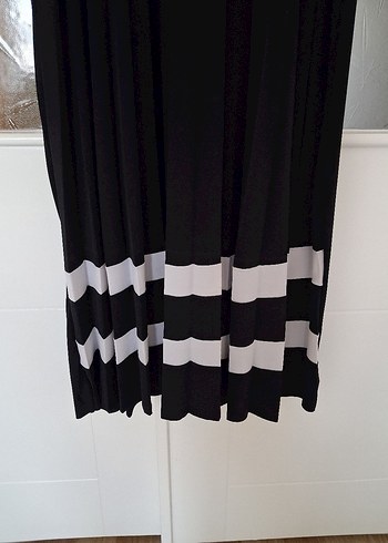 Uzun Siyah Piliseli Kadın Elbise - Görsel 5