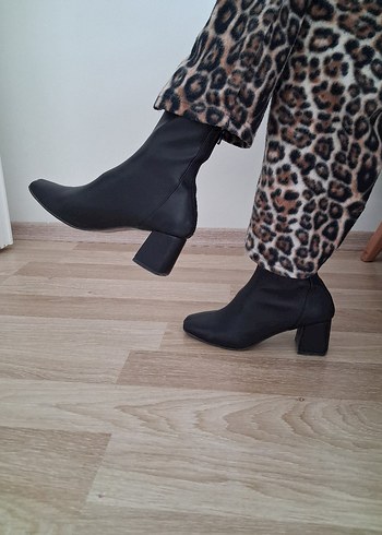 Siyah Deri Blok Topuklu Goth Kadın Bot - Görsel 3